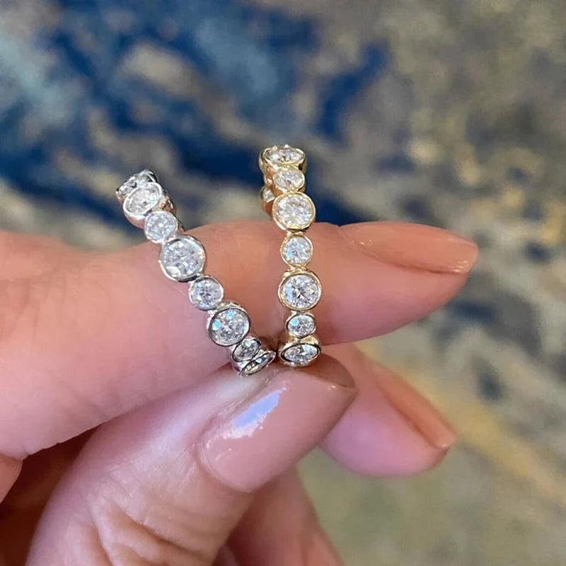 Bague Huitan tendance ronde en zircon cubique pour femme, coloris argent/doré. Accessoire féminin tendance à porter au quotidien.