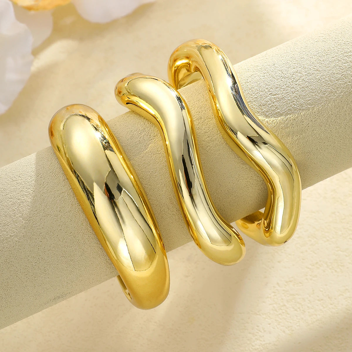 Ensemble de 3 bracelets joncs ouverts vintage luxueux en résine dorée, pour femme