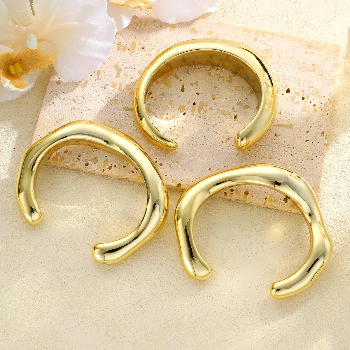 Ensemble de 3 bracelets joncs ouverts vintage luxueux en résine dorée, pour femme