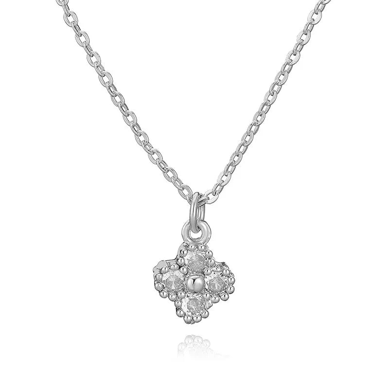 Collier ras du cou pour femme, plaqué or 18 carats, orné de pierres CZ, en forme de fleur, raffiné et compact.
