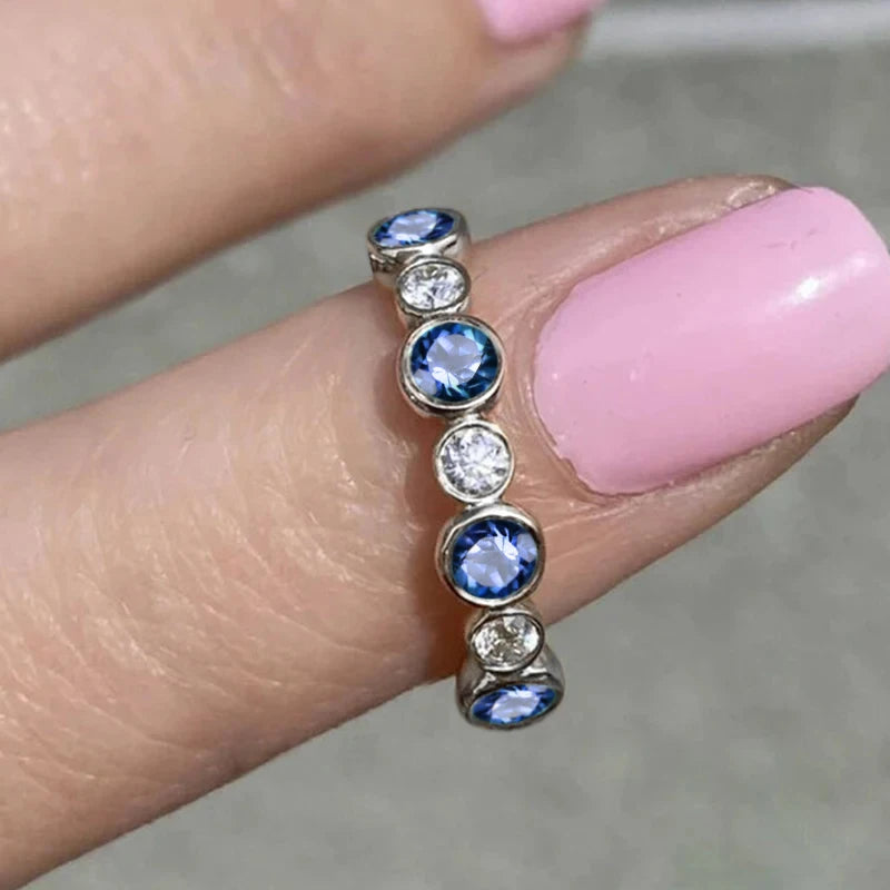 Bague Huitan tendance ronde en zircon cubique pour femme, coloris argent/doré. Accessoire féminin tendance à porter au quotidien.