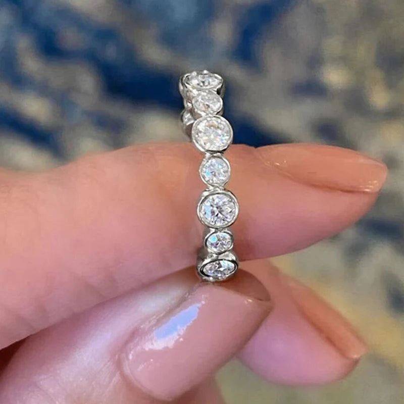 Bague Huitan tendance ronde en zircon cubique pour femme, coloris argent/doré. Accessoire féminin tendance à porter au quotidien.